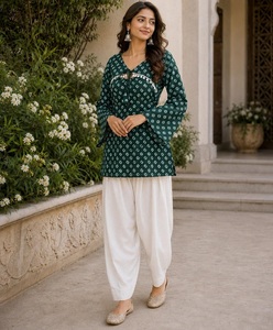 Kurti en coton pur à imprimé Bandheja vert fantaisie avec pantalon Farsi blanc, ensemble ethnique traditionnel, tenue décontractée toutes saisons, coupe ample - Product Image 1
