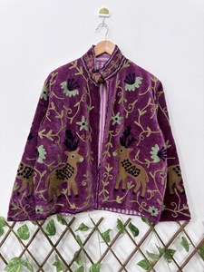 เสื้อแจ็คเก็ตกำมะหยี่สีม่วงปักลายกวางและดอกไม้สไตล์โบฮีเมียน สำหรับผู้หญิง เหมาะสำหรับการผจญภัยหรือใส่ลำลอง - Product Image 1