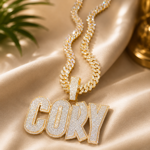 Colgante de Diamante Redondo Brillante con Incrustaciones de Moissanita, Elegante para Bodas y Fiestas, Joyería para Hombre Chapada en Oro Amarillo - Product Image 1
