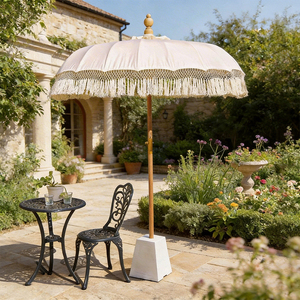 <span class=keywords><strong>Parasol</strong></span> <span class=keywords><strong>Balinais</strong></span> Sculpté en Bois Massif Monobloc avec Pompon en Macramé Fait Main pour Patio, Jardin et Décoration de Mariage - Product Image 1
