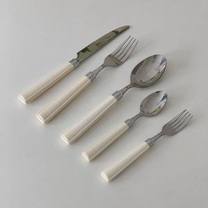 Juego de Cubiertos Modernos de Acero Inoxidable con Acabado Espejo, Mangos de Resina Verde, Aptos para Lavavajillas, para Bodas y Fiestas - Product Image 5