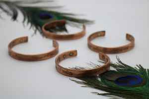 Brazalete Magnético de Cobre Grabado a Mano, Ajustable, Estilo Rústico Boho - Product Image 2