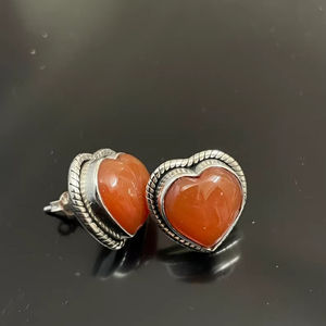 Boucles d'oreilles en argent sterling 925 faites à la main, en forme de cœur, avec pierre de naissance en cornaline, cadeau pour femme - Product Image 1