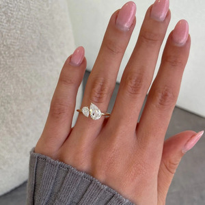 Bague Toi et Moi en diamant de laboratoire, or jaune, diamant en forme de poire, bijoux fins pour femmes - Product Image 5