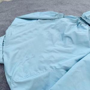 เสื้อแจ็คเก็ตผ้าซาตินปักลาย แห้งเร็ว ทรงบาง มีฮู้ด สไตล์สตรีทแวร์ สีพื้น สำหรับฤดูใบไม้ร่วง - Product Image 4