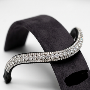 Diadema decorativa para caballo de cuero negro inglés con cadena de cristales transparentes blancos de tres filas en forma de onda personalizada y pedrería brillante. - Product Image 6