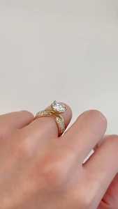 Anillo de Diamante Solitario de Corte Redondo de Lujo de 1.01ct con Banda Abierta, Cultivado en Laboratorio, Oro Amarillo de 14K, Regalo Perfecto para Boda o Sorpresa - Product Image 3
