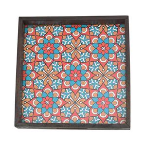 Plateau de service en bois artisanal avec motif mandala orné, fournisseur de plateaux décoratifs carrés en gros pour les commandes en gros - Product Image 2