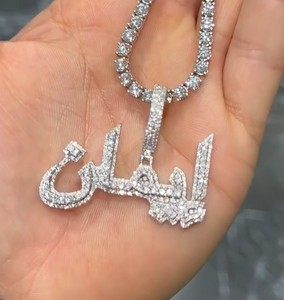 Pendentif unisexe personnalisé avec nom arabe, plaqué or, serti de moissanite taille brillant, style hip-hop, micro-incrustation, idéal pour les fêtes - Product Image 1