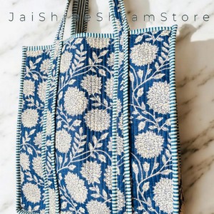 Grand sac fourre-tout matelassé surdimensionné pour le week-end - Sac de voyage en coton imprimé à la main pour les courses et les voyages, sacs faits main pour femmes - Product Image 4