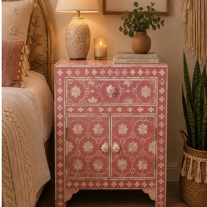 Mesa de Noche Geométrica Floral con Incrustaciones de Hueso Rosa Pálido Hecha a Mano, Mesa de Dormitorio de Lujo - Product Image 1