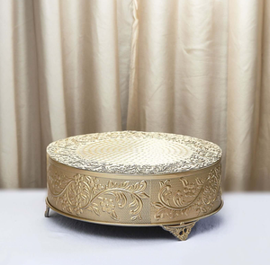 แท่นวางเค้กดีไซน์หรูหรา ลายนูนสีทอง สำหรับงานแต่งงานและงานอีเว้นท์ - Product Image 2