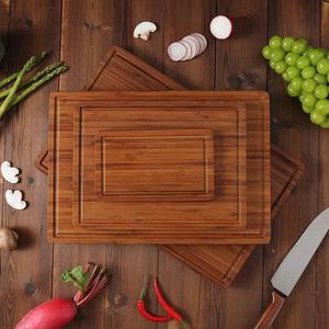 Planche à découper en bois personnalisée avec rainure pour jus, épaisse, durable, sûre pour les couteaux, idéale pour couper, servir et offrir - Product Image 3