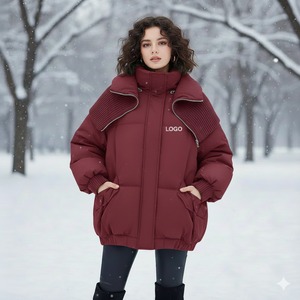 เสื้อแจ็คเก็ตฤดูหนาวสีชมพูแบบเย็บลาย พร้อมปกถักคอตั้ง แขนยาว บุด้วยใยโพลีเอสเตอร์หนา กันลม ทรงยาว มีโลโก้ด้านหน้า - Product Image 3