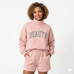 Conjunto de Dos Piezas de Ropa Urbana para Mujer, Top de Cuello Alto y Pantalones Cortos de Forro Polar Ecológico para Invierno, con Diseño Profesional - Product Image 1