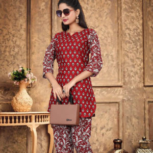 ชุดเซ็ตแฟชั่นผู้หญิงลายดอกไม้สีแดงเบอร์กันดีสุดฮิต พรีเมียม 2 ชิ้น สไตล์สตรีทแวร์ คอกลม กางเกงขายาว - Product Image 1