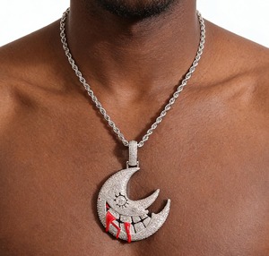 Colgante de luna creciente de moissanita con incrustaciones de circonitas, de plata 925 bañada en rodio, estilo hip hop, para uso diario, colgante bling para raperos - Product Image 3