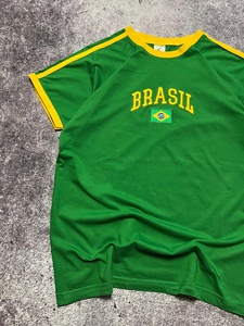 T-shirt personnalisé pour femme, vert et jaune contrasté, style vintage, broderie logo Brésil, coton et polyester, maillot de football athlétique - Product Image 2