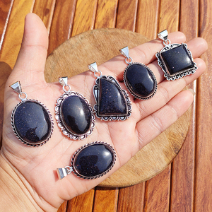 Collar con colgante de piedra arenisca azul natural con engaste de bisel, latón bañado en plata, hecho a mano, joyería de piedras preciosas al por mayor, regalo bohemio - Product Image 1