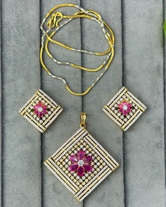 Hermoso Collar con Colgante de Zirconia y Latón Chapado en Oro de Primera Calidad para Mujer, Colección para Bodas y Fiestas, Estilo Hindú - Product Image 2