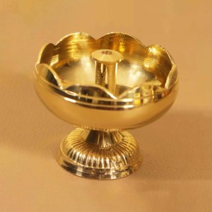 Support de bougie Diya en laiton en forme de lotus, fait main, traditionnel, porte-lampe à huile Deepam pour la maison, le temple, la Pooja, la décoration de festival, les cadeaux - Product Image 4