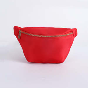 Riñonera de regalo de Navidad: Bolsas de cintura cruzadas de nailon multicolor resistentes al agua para hombres, mujeres y niños - Product Image 2