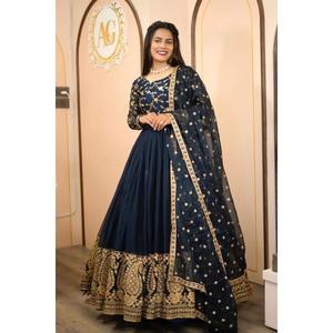 ROBE DE TRAVAIL SEQUENCE BRODERIE EN SOIE AVEC DUPATTA BLEU MARINE - Product Image 1