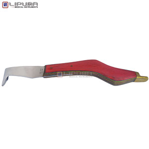 Cuchillo de Herrador LIPUMA NERO con Extremo de Latón y Mango de Fibra Roja, Herramienta Veterinaria para el Cuidado de Pezuñas de Caballos, para Recorte de Precisión, para Diestros - Product Image 4