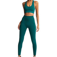 Ensemble de yoga premium pour femmes avec matière légère et coupe flexible, idéal pour la maison et les séances d'exercice