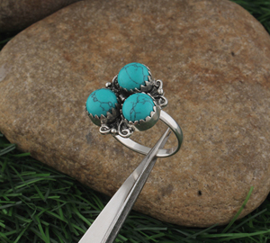 Bague Statement Classique en Argent 925 Personnalisée avec Trio de Pierres Précieuses en Turquoise Bleue et Filigrane, Bijou Fait Main, Unisexe, Vente en Gros pour Fêtes - Product Image 5