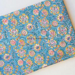 Tissu en coton imprimé traditionnel Jaipuri, coton cambriqué imprimé au bloc 60x60, tissu en coton à motifs. - Product Image 3