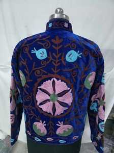 Veste brodée Suzani bleue de qualité supérieure pour femmes, broderie florale inspirée de l'Ouzbékistan, style velours, vêtements de créateur tendance - Product Image 4