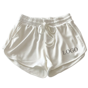 Shorts en tricot noir pour femme avec cordon de serrage à la taille et logo sur la jambe droite, style décontracté, couleur unie, coupe taille mi-haute - Product Image 6