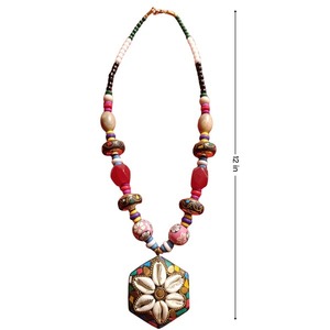 Collier pendentif mosaïque Meher Rang Cowrie, best-seller, fait main, bijoux ethniques pour femmes, style bohème, disponible à la vente - Product Image 4