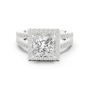 Bague élégante en or massif 14 carats avec diamant de laboratoire de qualité supérieure, taille princesse 2 carats, certifié IGI, et pierres latérales rondes - Product Image 6