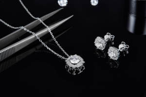 Parure de bijoux de mariage en argent sterling S925 avec diamants Moissanite DEF VVS taille ronde pour femme (collier, boucles d'oreilles, bracelets) - Product Image 3