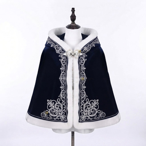 Cape de prince en velours en gros avec bordure en fourrure blanche et broderie machine, idéale pour les festivals et événements. - Product Image 5