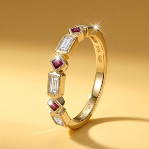 Superbe bague classique en or jaune 18 carats avec diamant naturel et pierre précieuse de couleur, rubis taille princesse, pour femme - Product Image 1