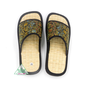 Haute qualité DCQ-49 jonc de mer hôtel Style pantoufle pleine grandeur cannelle semelle intérieure en caoutchouc en peluche pour un usage domestique pour l'exportation - Product Image 2