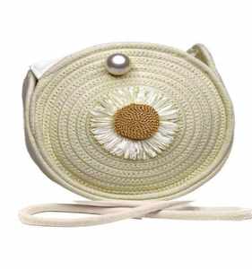 Pochette de luxe en résine pour filles, sac à main tendance avec chaînes de perles, idéal pour mariages, fêtes, cadeaux, fabriqué en Inde - Product Image 2