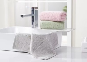 Serviette de toilette en coton style moderne, douce et lisse, pour salon, spa, salle de sport, vente en gros, fabricant, couleur unie, tissu éponge - Product Image 4