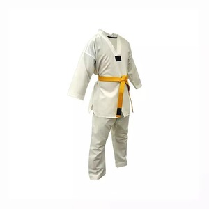 Uniforme de Taekwondo Rojo para Adultos Unisex, 100% Poliéster, Duradero, Corte Regular, Ropa de Artes Marciales, Cinturón Negro Incluido - Product Image 4