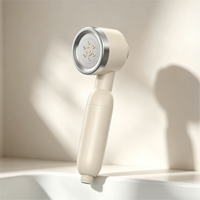Pommeau de Douche Purificateur d'Eau Multifonctionnel Personnalisé au Parfum de Vitamine C, avec Filtre en Fibre de Carbone et Billes Minérales en PP