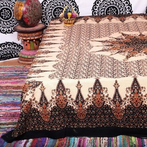 Tapiz Bohemio Mandala de Artesanía Tradicional |   Tapiz Indio Psicodélico Hippie con Diseño Floral Geométrico 84x90 Pulgadas - Product Image 3