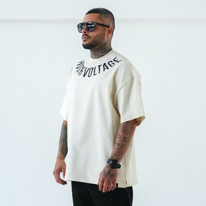 เสื้อยืดแขนสั้นทรงปกติสำหรับผู้ชาย คอกลม พิมพ์ลายตัวอักษร High Voltage สไตล์สตรีทแวร์ ผ้าเจอร์ซีย์คอตตอน 100% ระบายอากาศได้ดี - Product Image 3