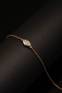Bracelet en or jaune 14 carats avec diamants poire de 0,94 carats, style classique délicat, bijou raffiné - Product Image 2