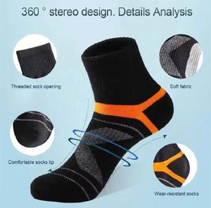 Chaussettes de sport pour hommes, respirantes, en polyester et élasthanne tricoté, épaisseur standard, motif géométrique, avec logo sur le revers, idéales pour l'été - Product Image 4