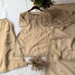 Ensemble haut et pantalon palazzo VASTRA COTTAGE en tissu créponné de créateur, brodé de sequins, avec dupatta et sous-vêtement micro, tenue de soirée - Product Image 6