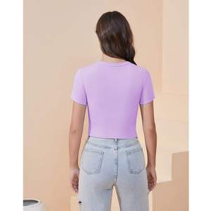 T-shirt court pour femme, lavande, manches courtes, coupe ajustée, tissu extensible, haut décontracté et tendance - Product Image 3