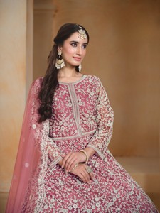 Traje Anarkali Moderno Bordado en Tela de Red Semisellada para Bodas, Graduaciones y Diwali - Product Image 5